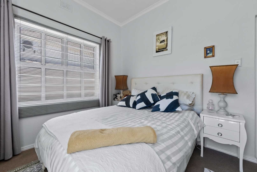 5 Bedroom Property for Sale in Green Point Western Cape